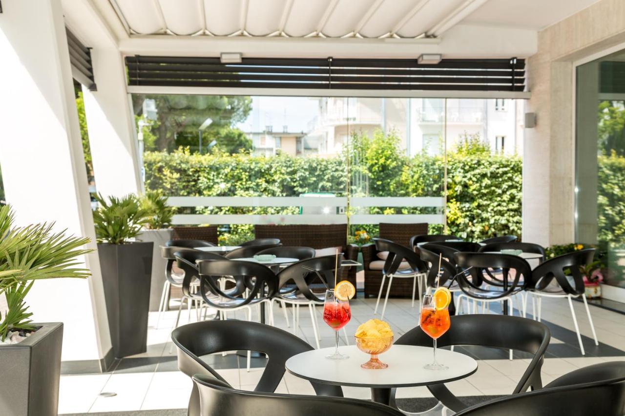 Hotel & Aparthotel Carinthia S ليدو دي يسولو المظهر الخارجي الصورة