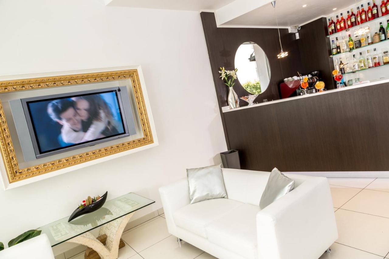 Hotel & Aparthotel Carinthia S ليدو دي يسولو المظهر الخارجي الصورة