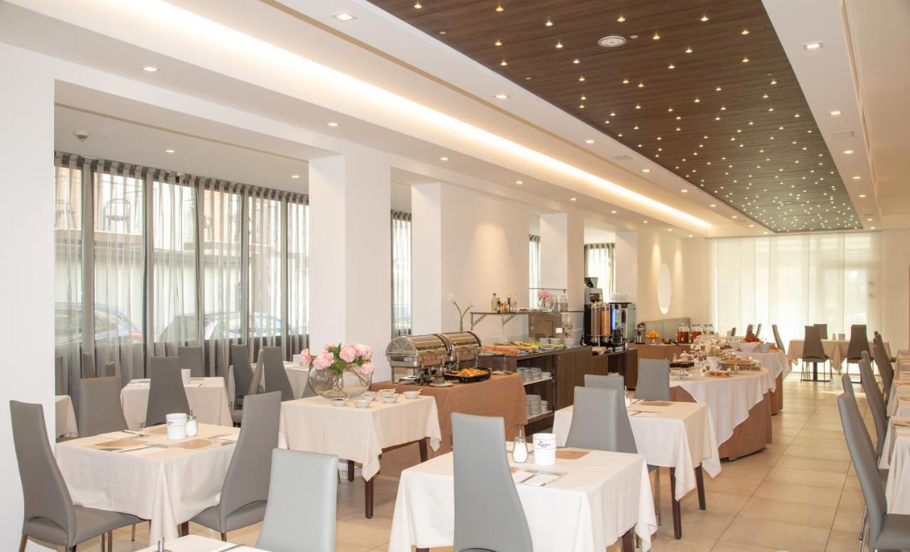 Hotel & Aparthotel Carinthia S ليدو دي يسولو المظهر الخارجي الصورة