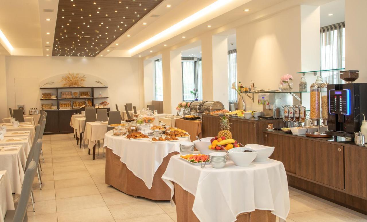 Hotel & Aparthotel Carinthia S ليدو دي يسولو المظهر الخارجي الصورة